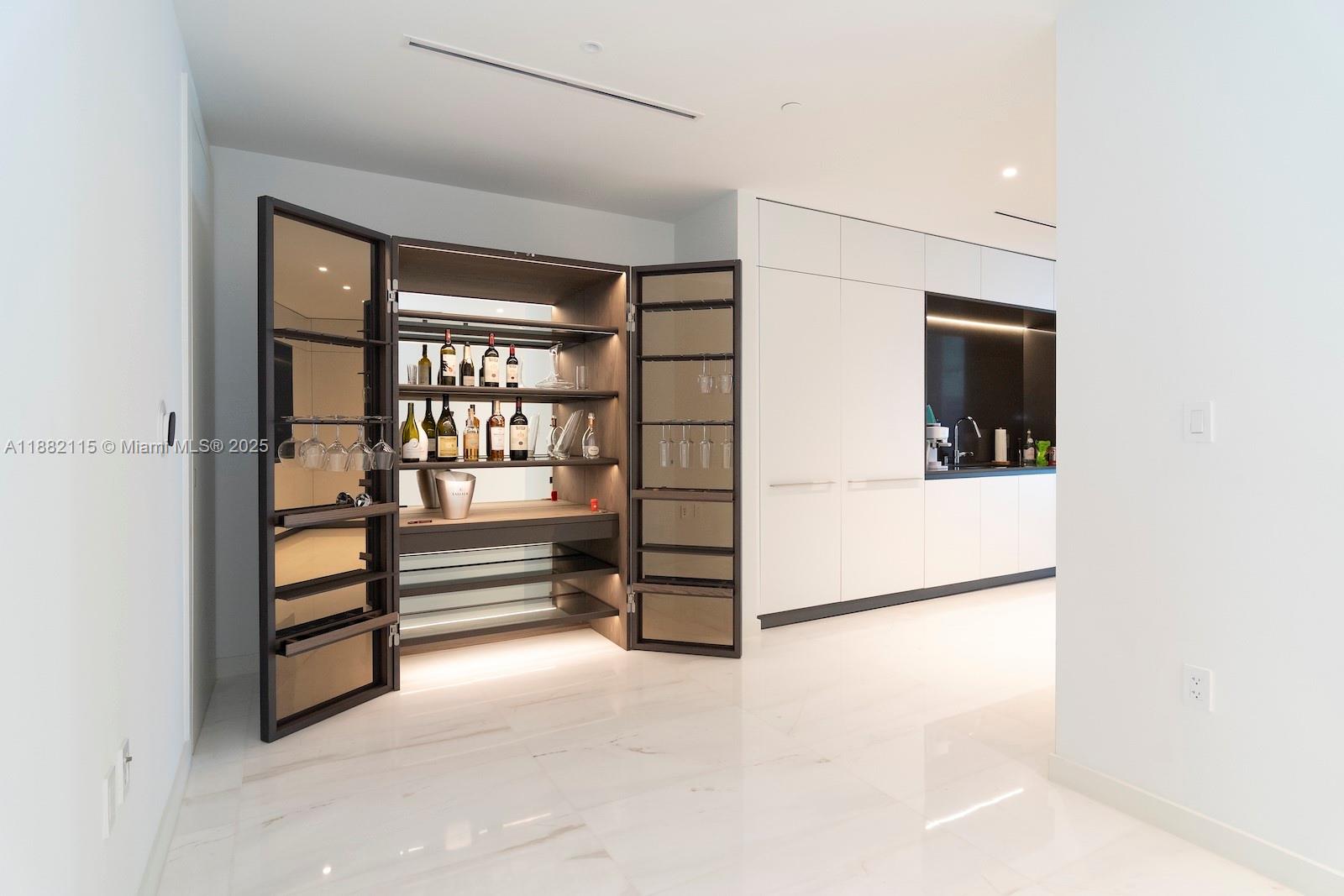 ASTON MARTIN RESIDENCES - Residential