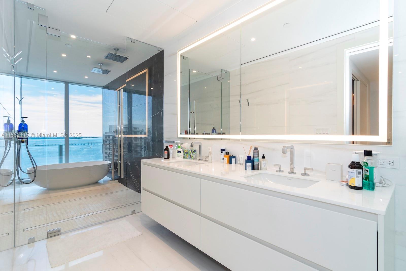 ASTON MARTIN RESIDENCES - Residential
