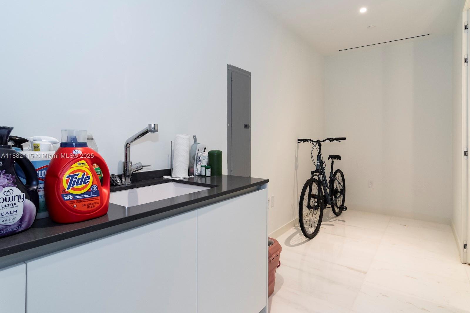 ASTON MARTIN RESIDENCES - Residential