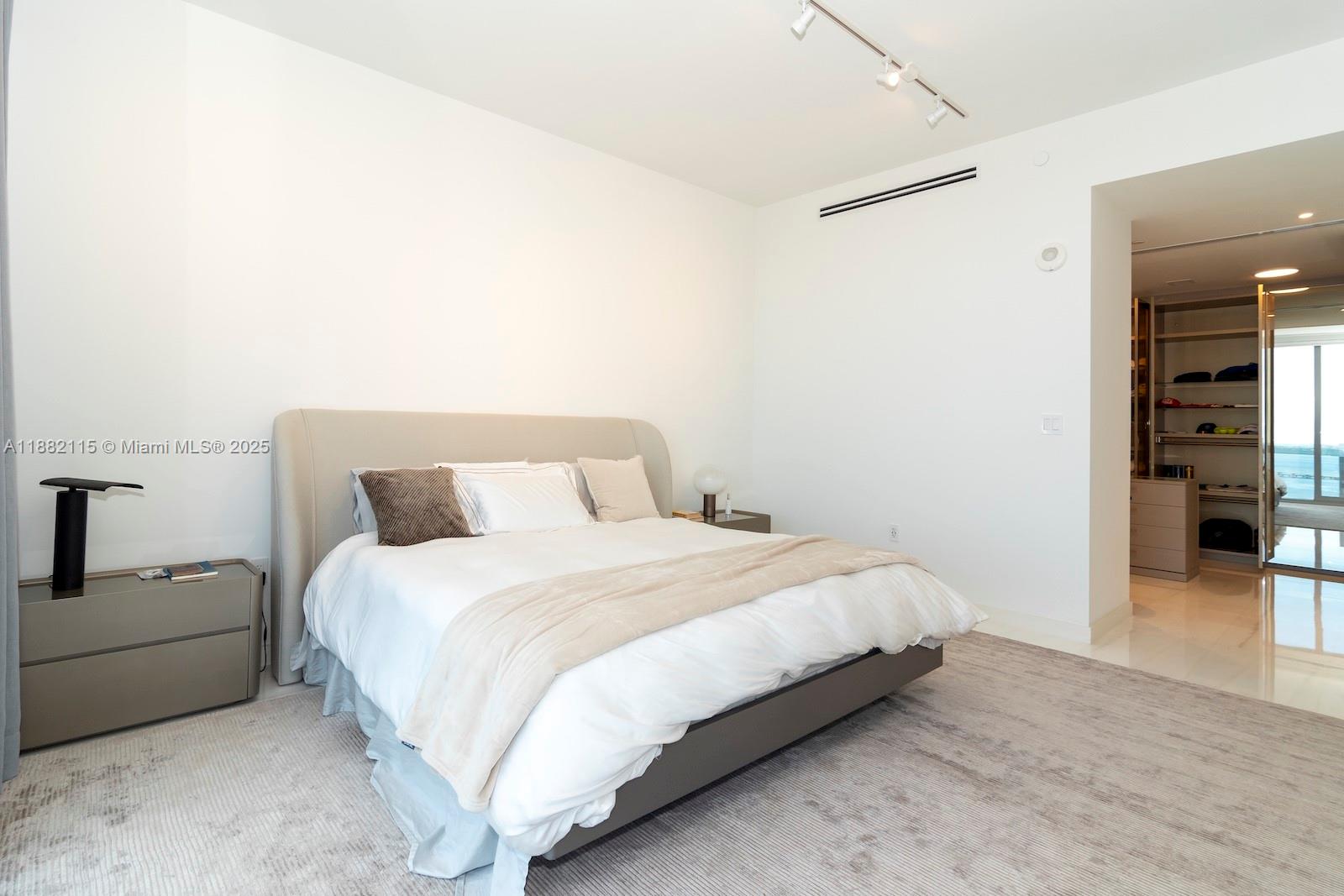 ASTON MARTIN RESIDENCES - Residential