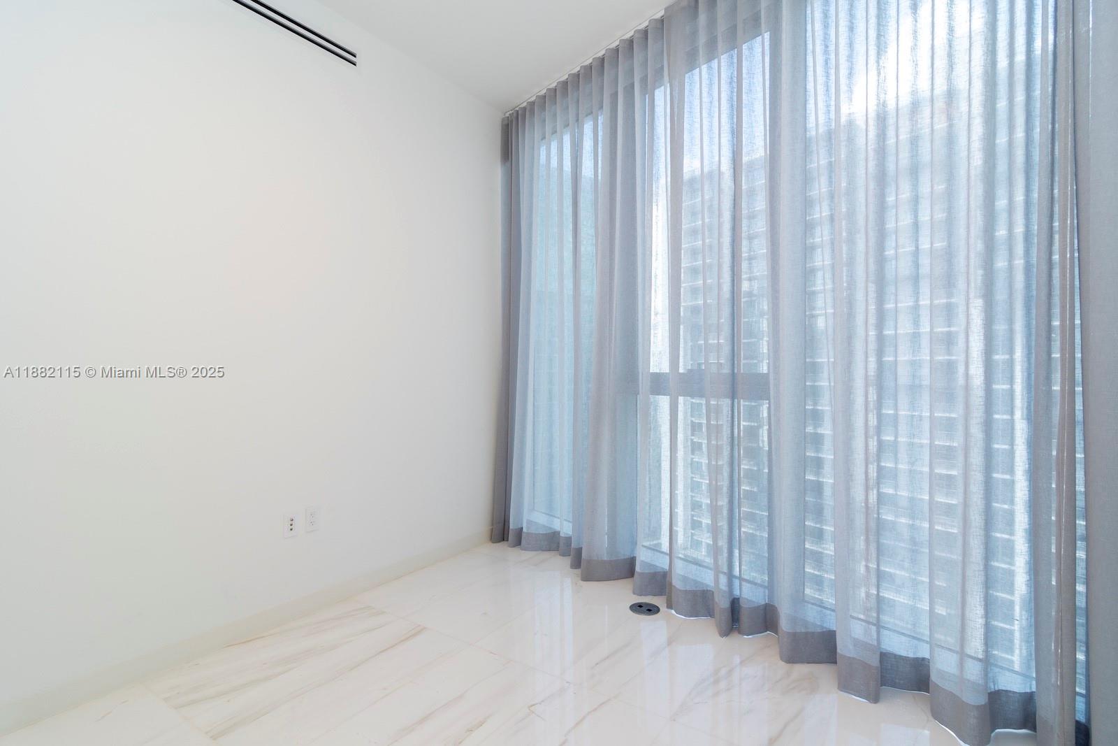 ASTON MARTIN RESIDENCES - Residential