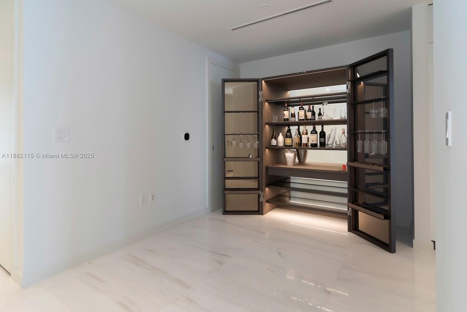 ASTON MARTIN RESIDENCES - Residential