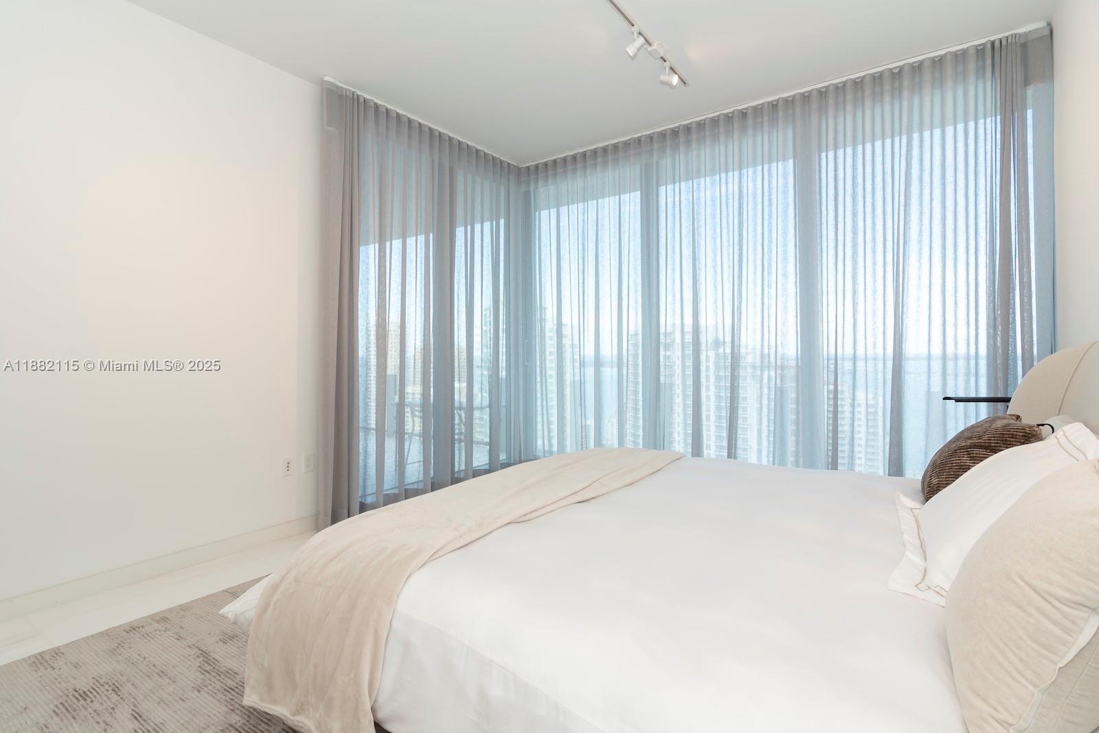 ASTON MARTIN RESIDENCES - Residential