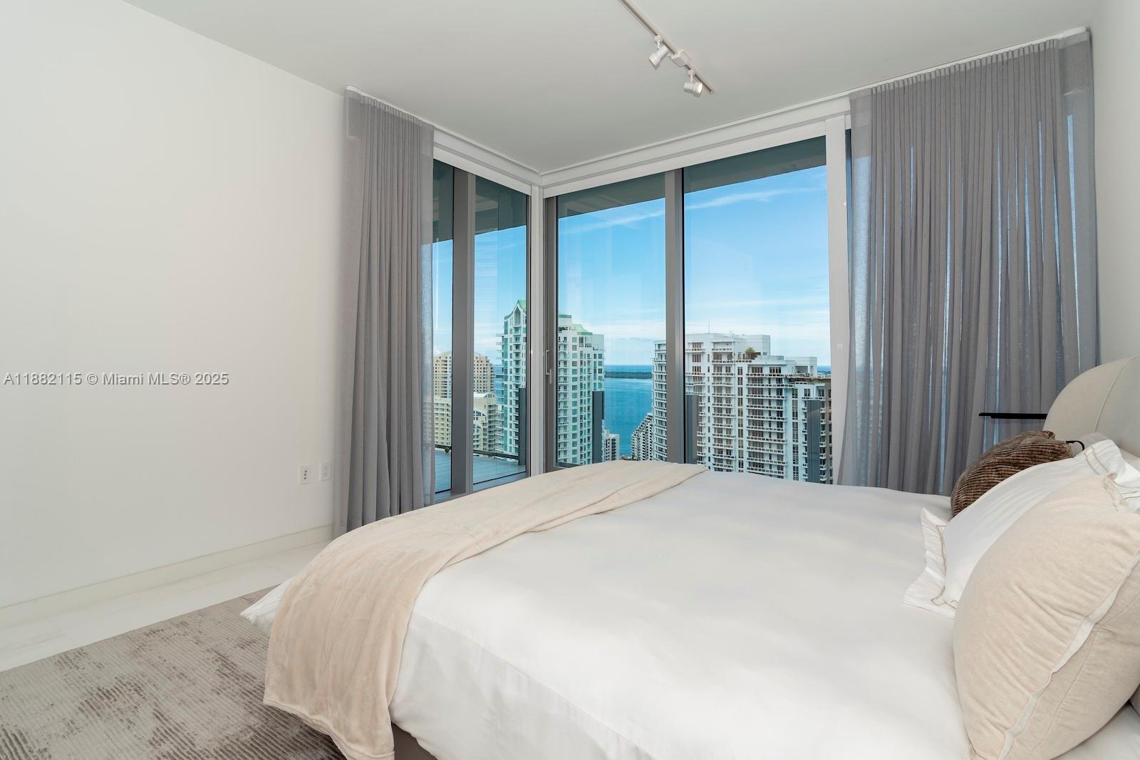 ASTON MARTIN RESIDENCES - Residential