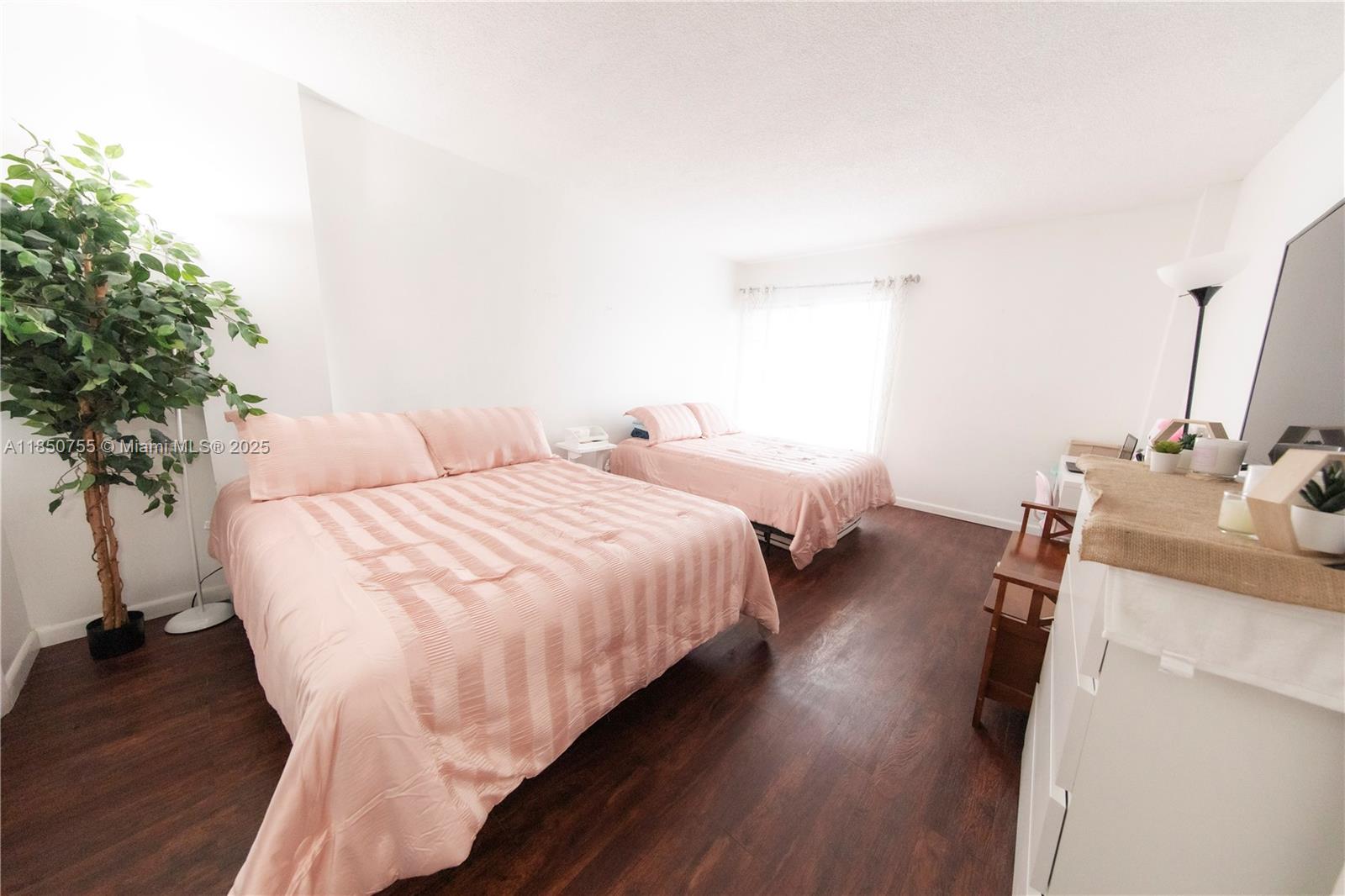 4166 Inverrary Dr 401