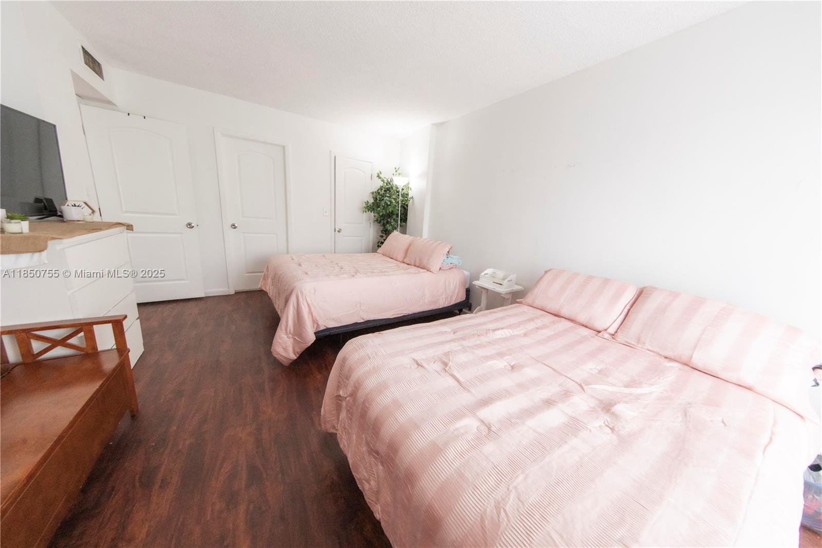 4166 Inverrary Dr 401