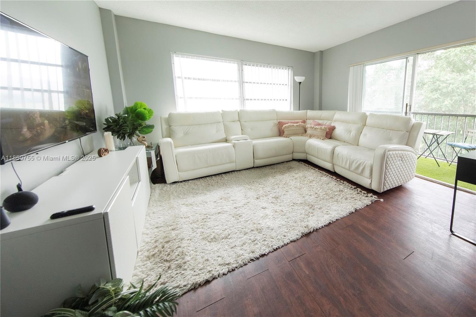 HIS IS A BEAUTIFUL SPACIOUS 2 BEDROOMS AND 2 BATHROOMS CONDOMINIUM.AND READY TO BE YOUR NEW HOME. THIS CONDOMINIUM COMES WITH WASHER AND DRYER IN THE UNIT FOR YOUR CONVENIENCE. THIS CONDOMINIUM IS LOCATED CLOSE TO ALL MAJOR ROADWAYS,PUBLIX AND OTHER SHOPPING AREAS, SCHOOLS AND MAJOR HOSPITALS. DON'T DELAY CALL TODAY TO SETUP AN APPOINTMENT TO SEE THIS BEAUTIFUL CONDOMINIUM BEFORE IT'S GONE. PLEASE NOTE THAT A COMPLETE BACKGROUND SCREENING IS REQUIRED,PROOF OF INCOME AND MOST RECENT BANK STATEMENTS. EASY TO SHOW TEXT 321 682 19 53