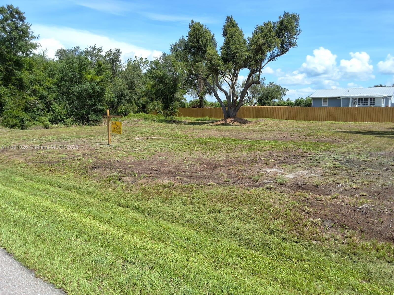 Drive by this vacant land ready to build your dream home. Land has ben already clean, ready to start to build a single family or manufactured home. 10 minutes from the I75 and the town, 3 blocks from Hwy 17. Seller financing available. Electric post on the corner of the lot.
