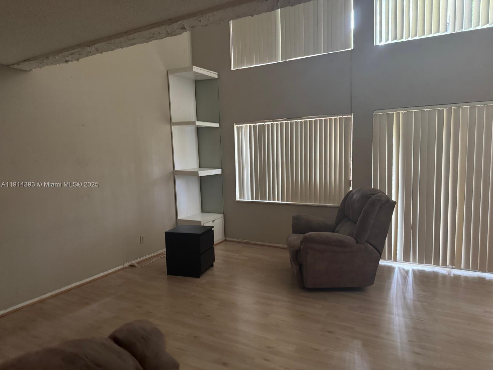 VENETIAN GARDENS AT COUNT - Residential Lease