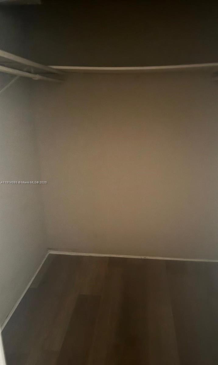 VENETIAN GARDENS AT COUNT - Residential Lease