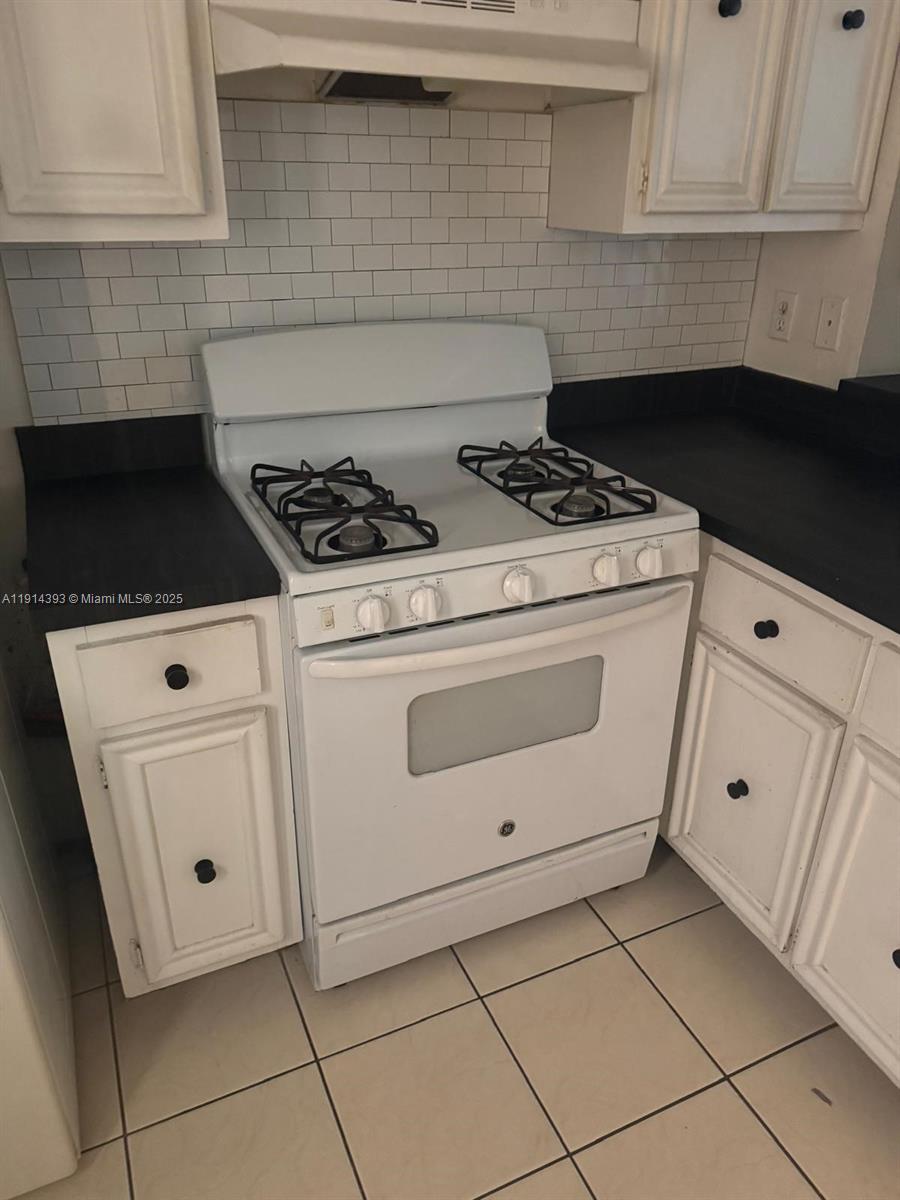 VENETIAN GARDENS AT COUNT - Residential Lease