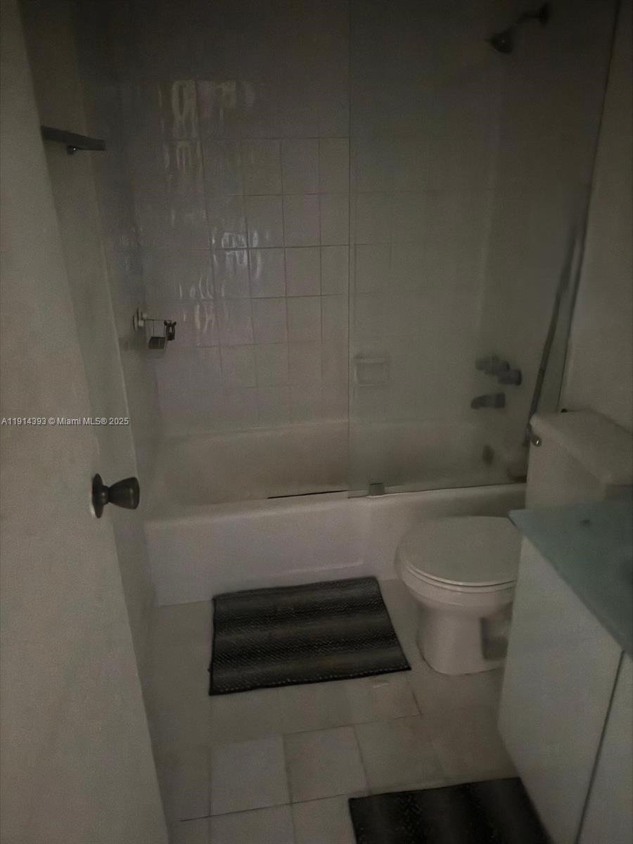 VENETIAN GARDENS AT COUNT - Residential Lease