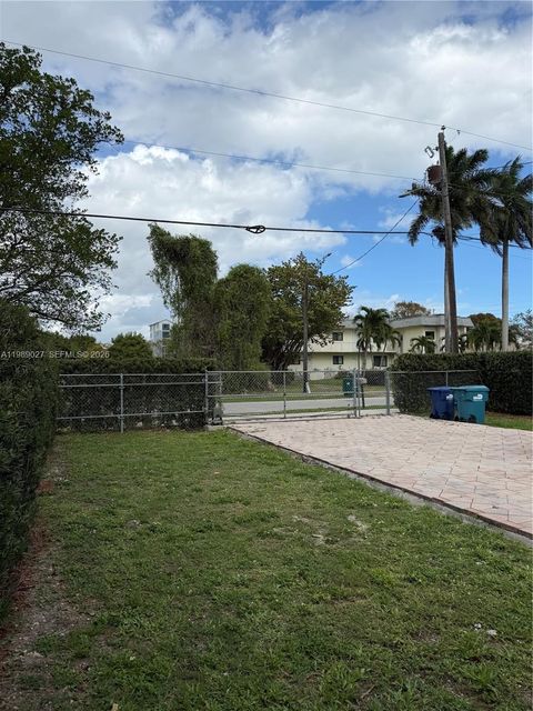 10030 W Guava St 10030 Miami FL 33157