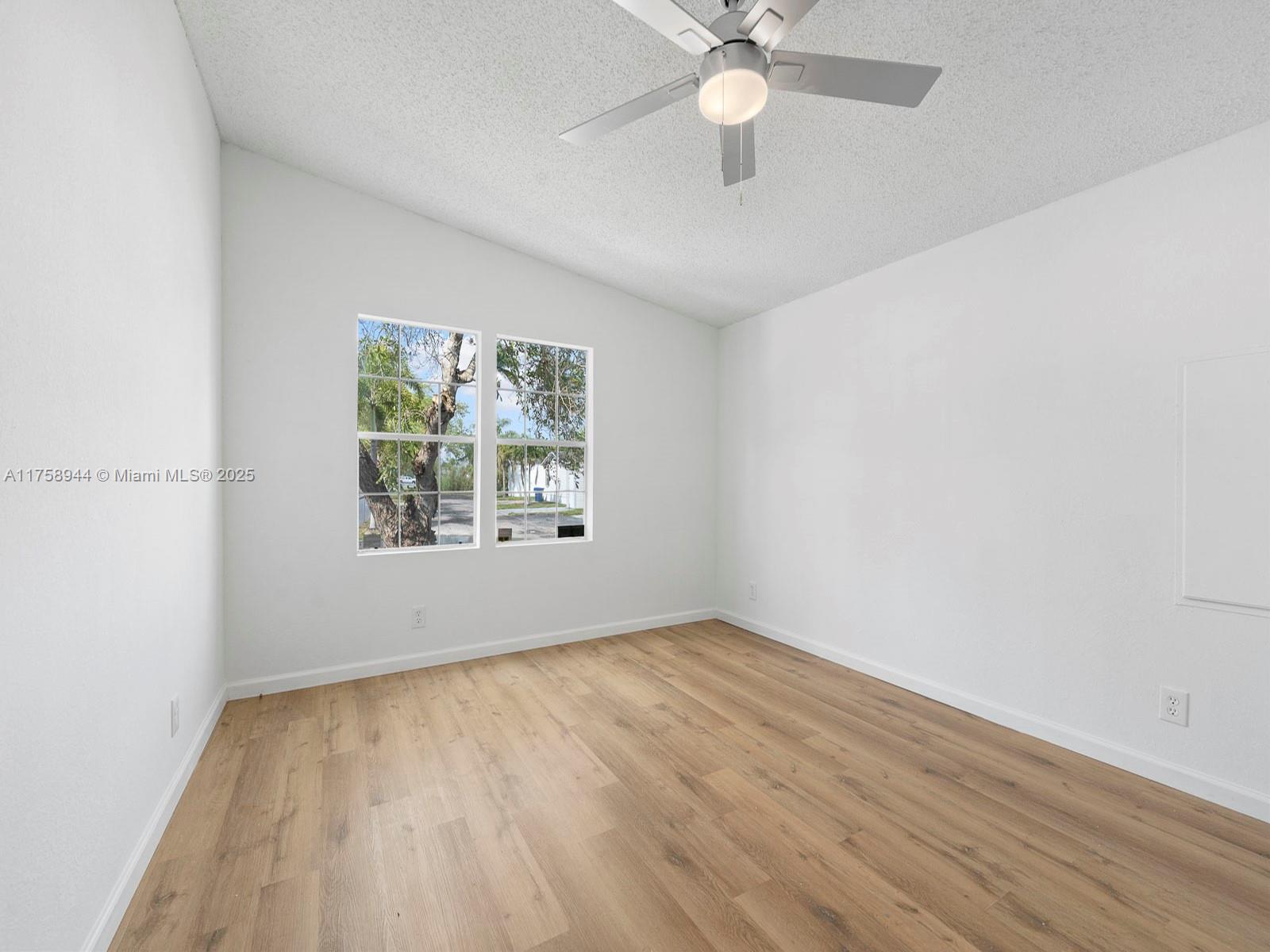 GATEWAY ESTATES PARK COND - Residential