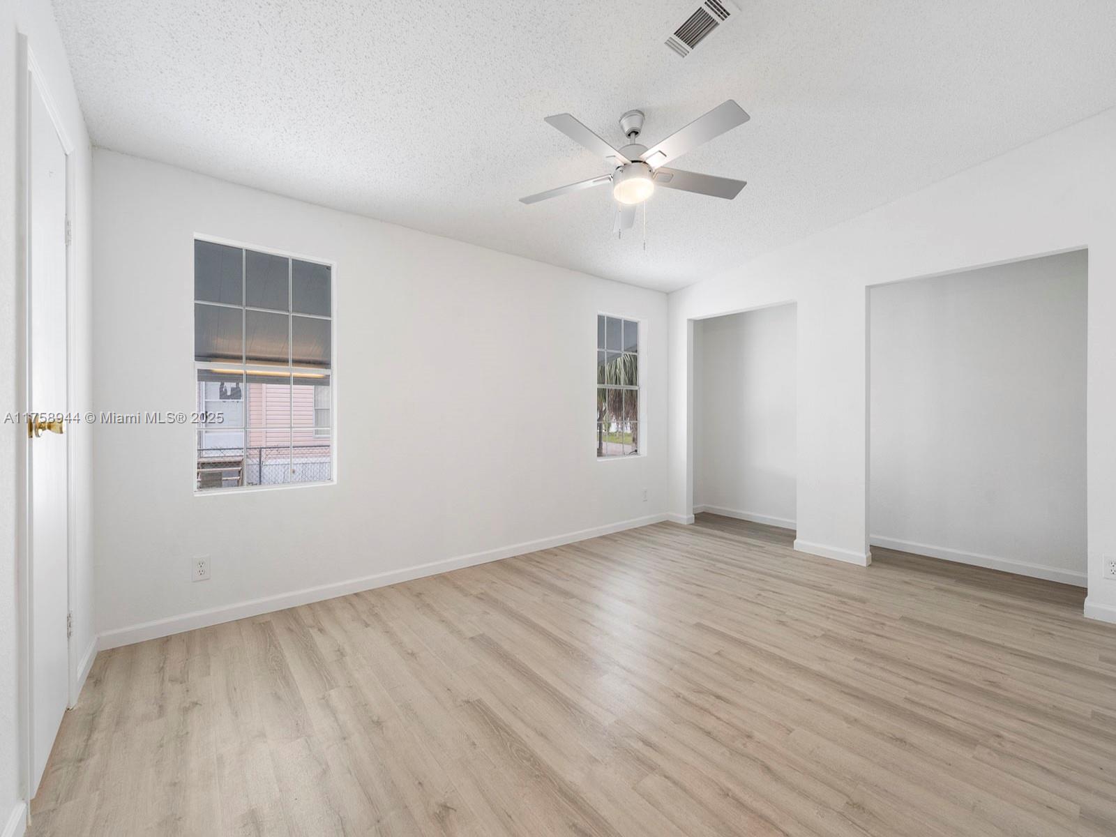 GATEWAY ESTATES PARK COND - Residential