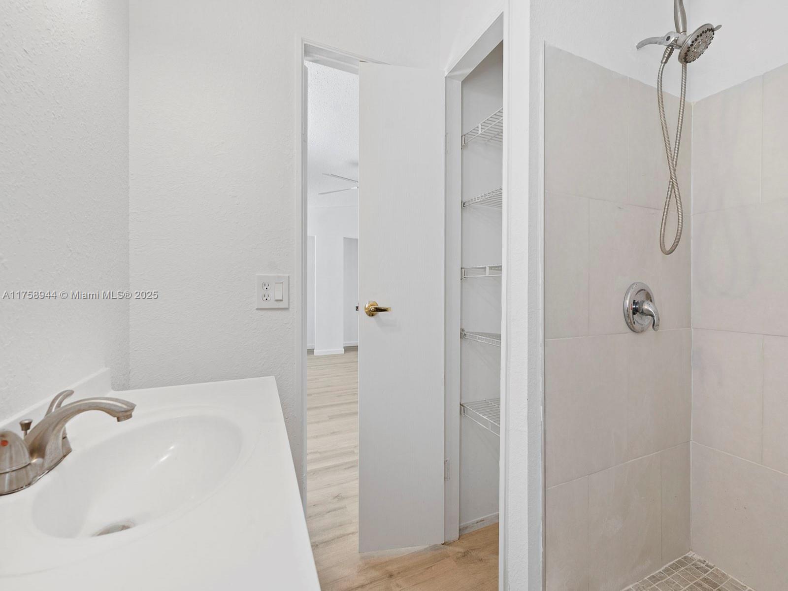 GATEWAY ESTATES PARK COND - Residential