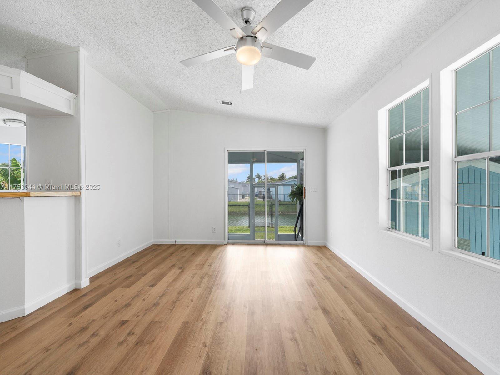 GATEWAY ESTATES PARK COND - Residential