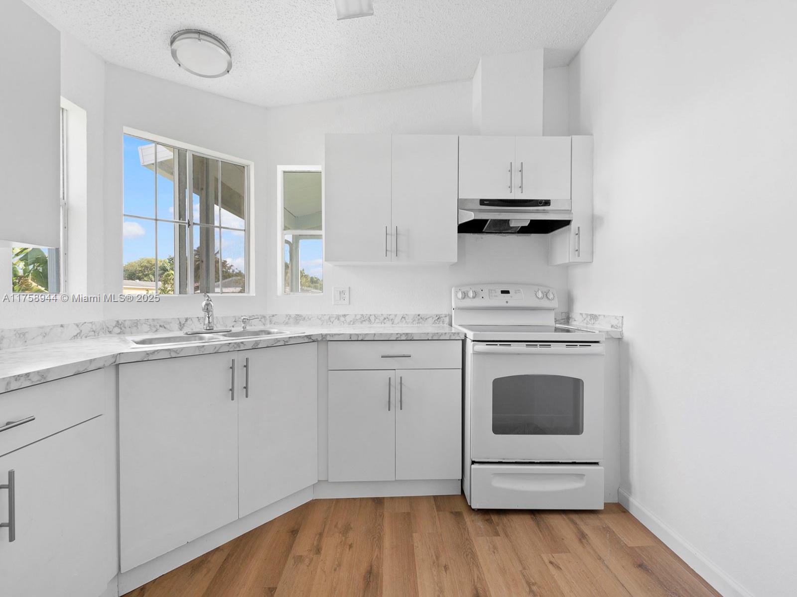 GATEWAY ESTATES PARK COND - Residential