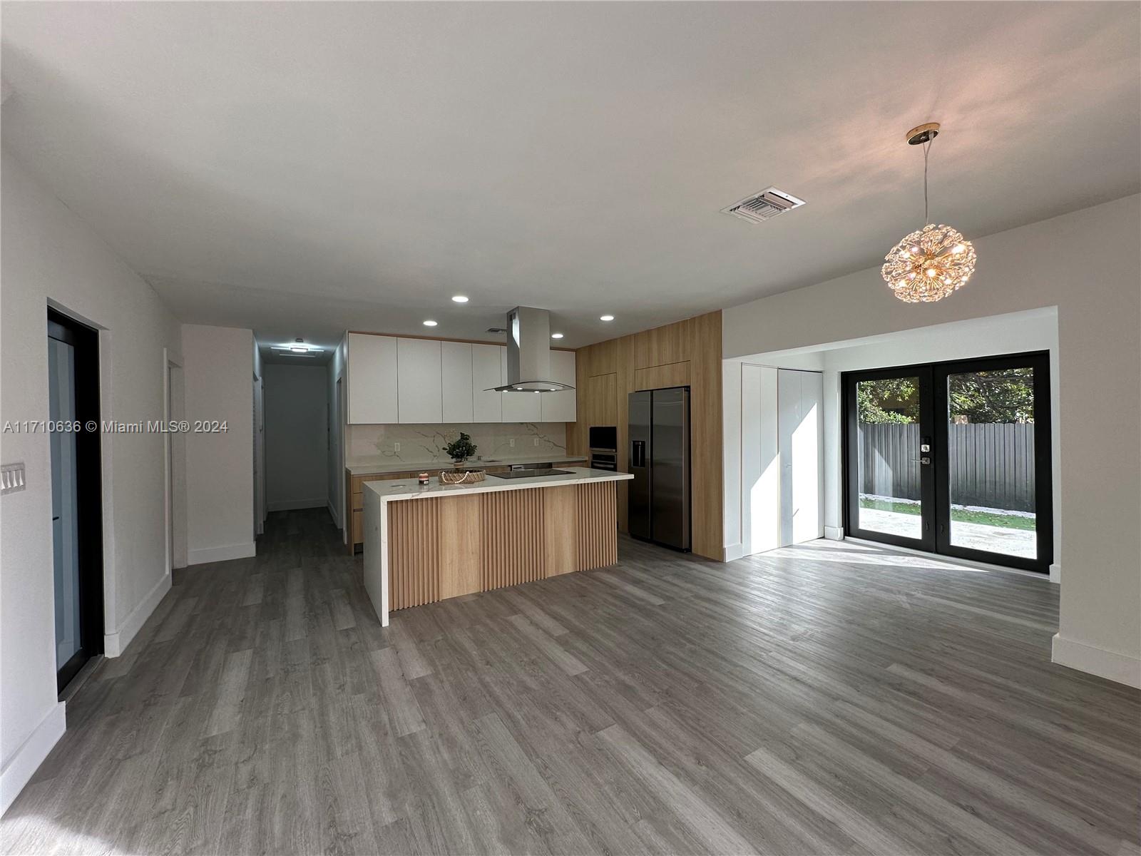 PINE HIGHLANDS - Residential