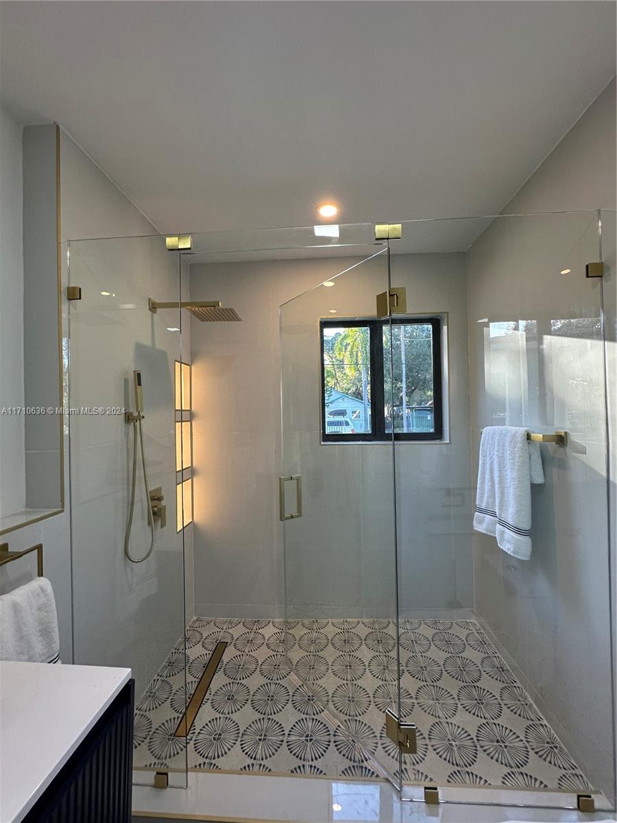 PINE HIGHLANDS - Residential