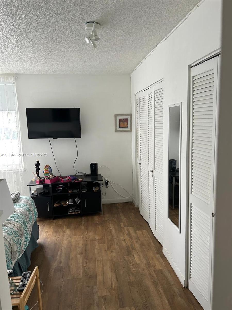 CARIBBEAN BREEZE CONDO - Residential