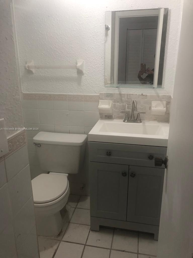 CARIBBEAN BREEZE CONDO - Residential