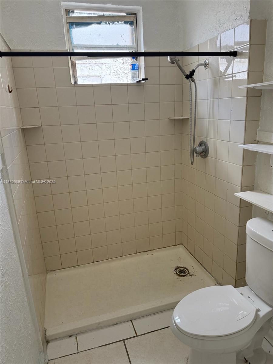 TOWN OF MODELO (DANIA) B- - Residential Lease