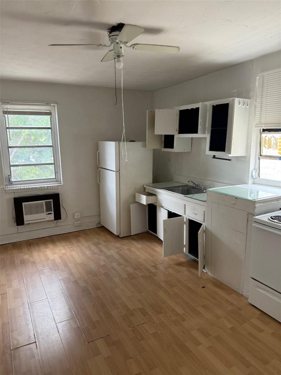 TOWN OF MODELO (DANIA) B- - Residential Lease