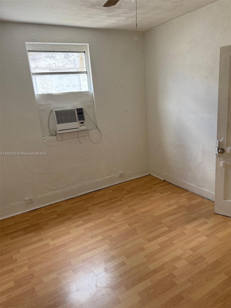 TOWN OF MODELO (DANIA) B- - Residential Lease