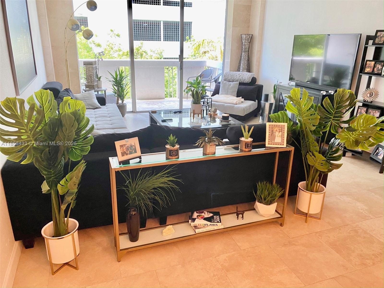 800 West Ave 406
