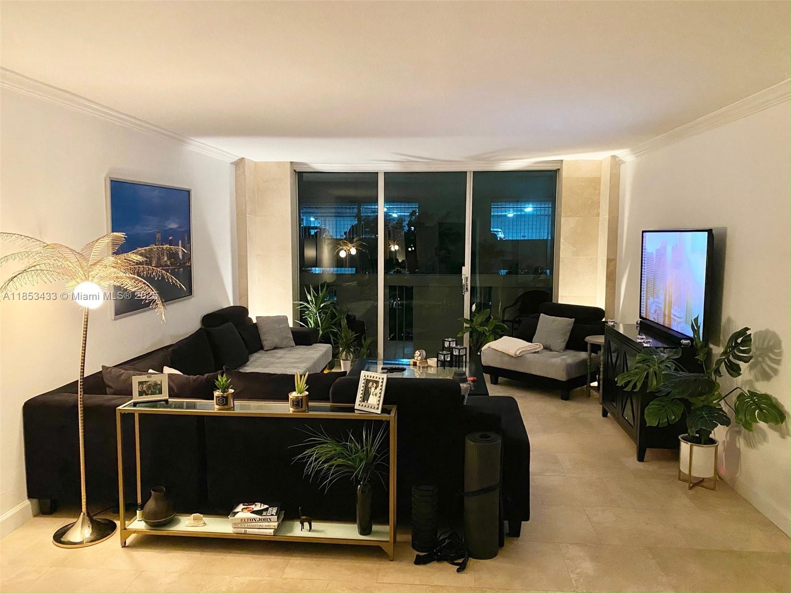 800 West Ave 406