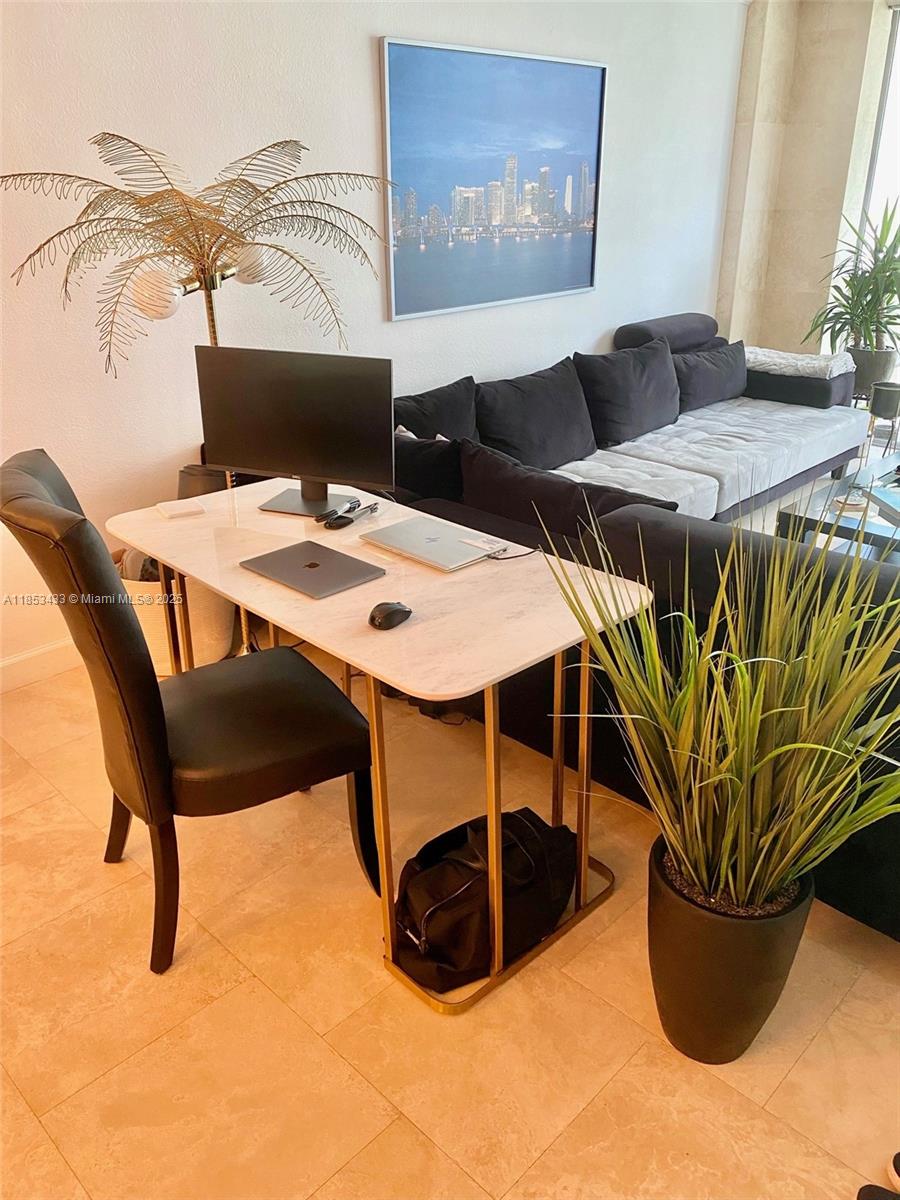 800 West Ave 406