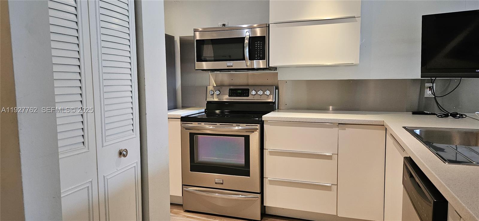 POINCIANA 5 OF PINE ISLAN - Residential Lease