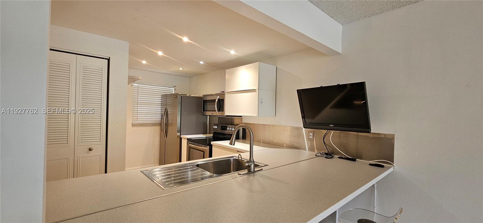 POINCIANA 5 OF PINE ISLAN - Residential Lease