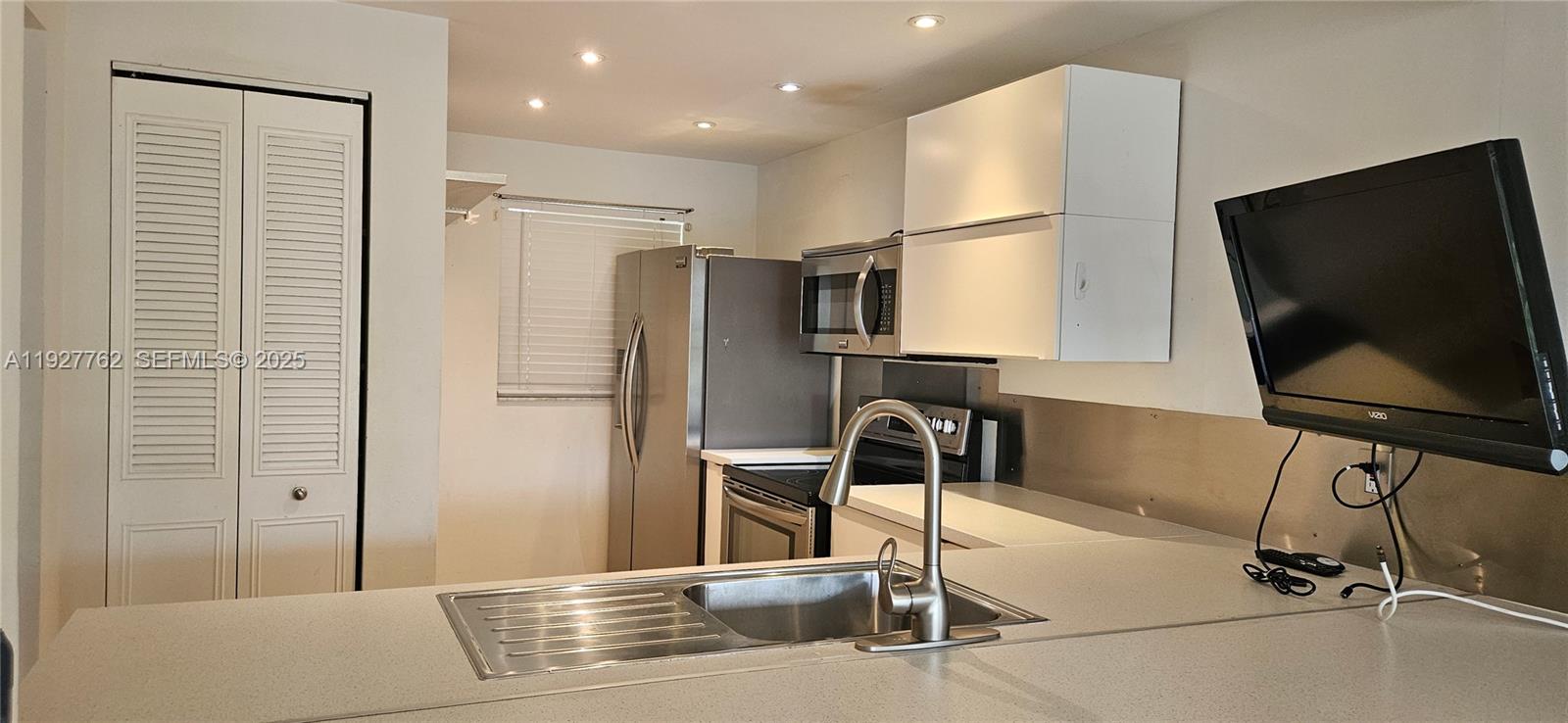 POINCIANA 5 OF PINE ISLAN - Residential Lease