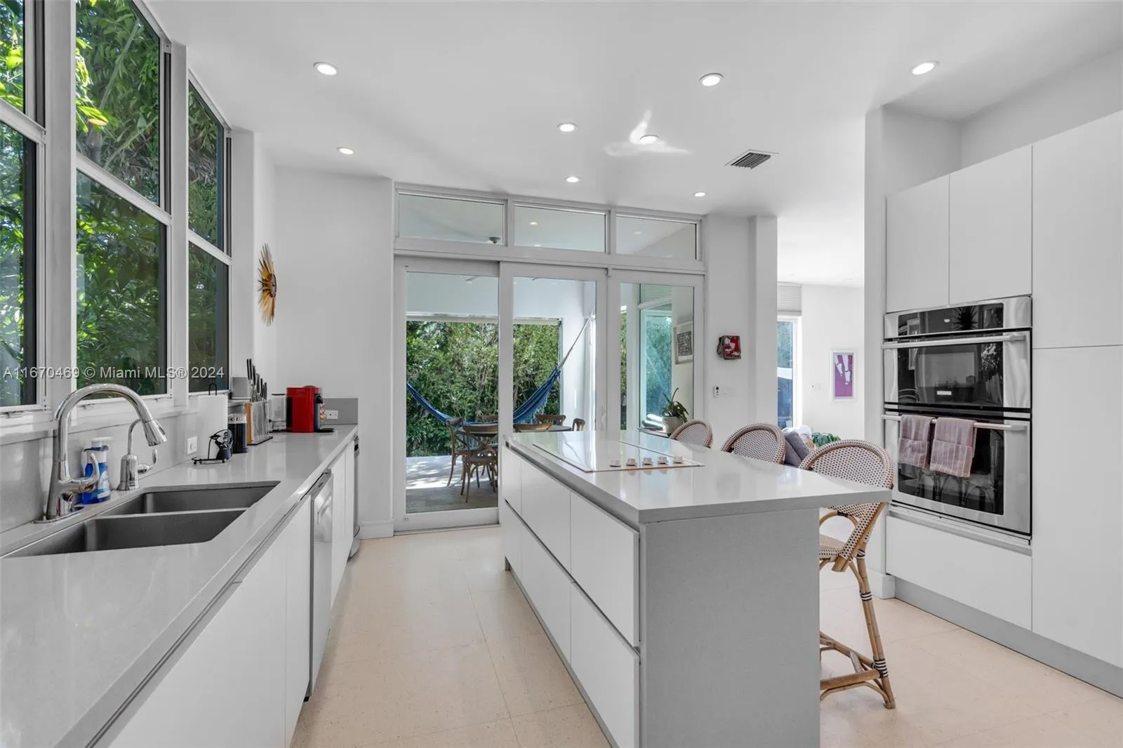 Key Biscayne, Florida 33149, United States, 5 Bedrooms Bedrooms, ,6 BathroomsBathrooms,Residential,Active,90237