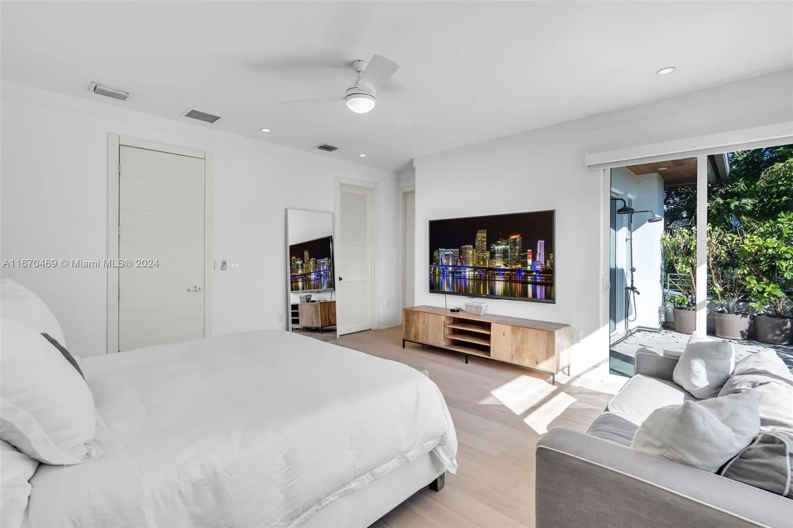 Key Biscayne, Florida 33149, United States, 5 Bedrooms Bedrooms, ,6 BathroomsBathrooms,Residential,Active,90237