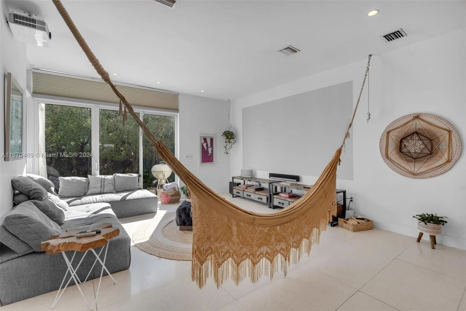 Key Biscayne, Florida 33149, United States, 5 Bedrooms Bedrooms, ,6 BathroomsBathrooms,Residential,Active,90237