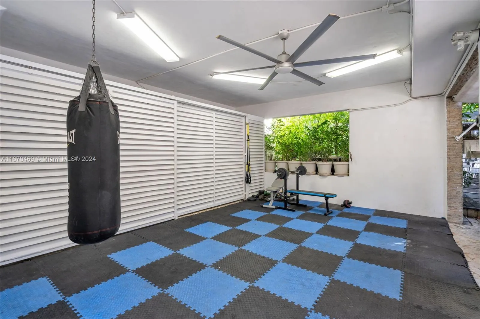 Key Biscayne, Florida 33149, United States, 5 Bedrooms Bedrooms, ,6 BathroomsBathrooms,Residential,Active,90237