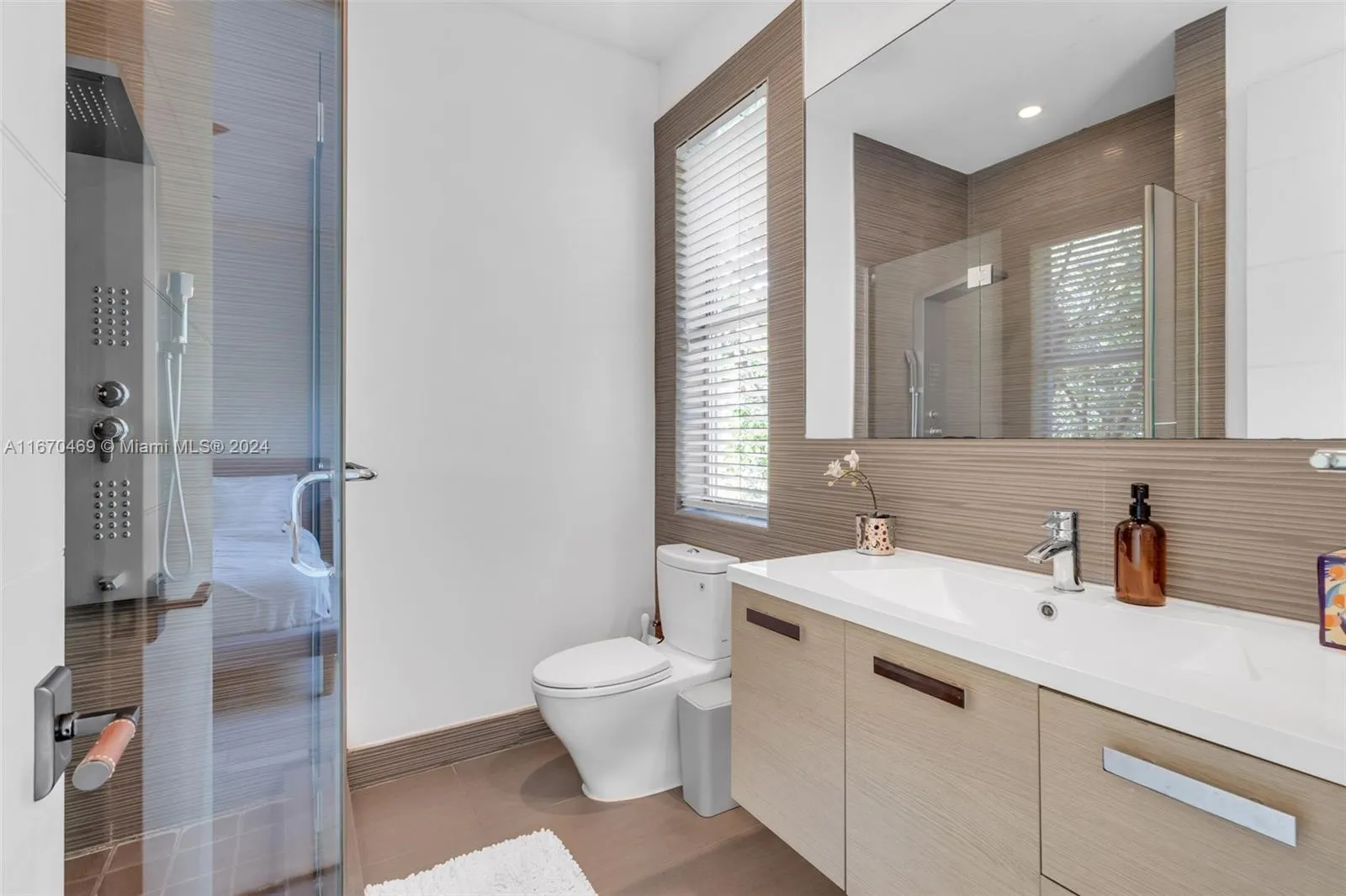 Key Biscayne, Florida 33149, United States, 5 Bedrooms Bedrooms, ,6 BathroomsBathrooms,Residential,Active,90237