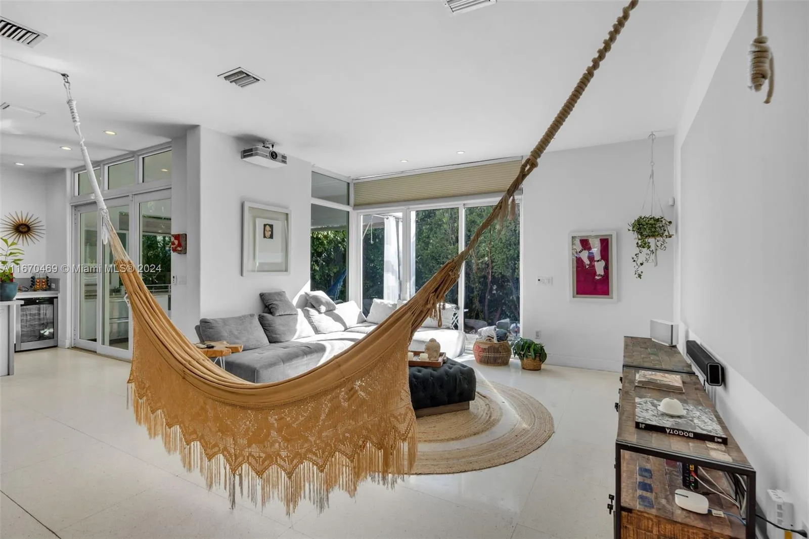 Key Biscayne, Florida 33149, United States, 5 Bedrooms Bedrooms, ,6 BathroomsBathrooms,Residential,Active,90237