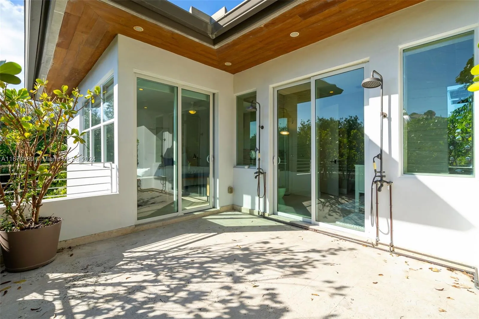 Key Biscayne, Florida 33149, United States, 5 Bedrooms Bedrooms, ,6 BathroomsBathrooms,Residential,Active,90237