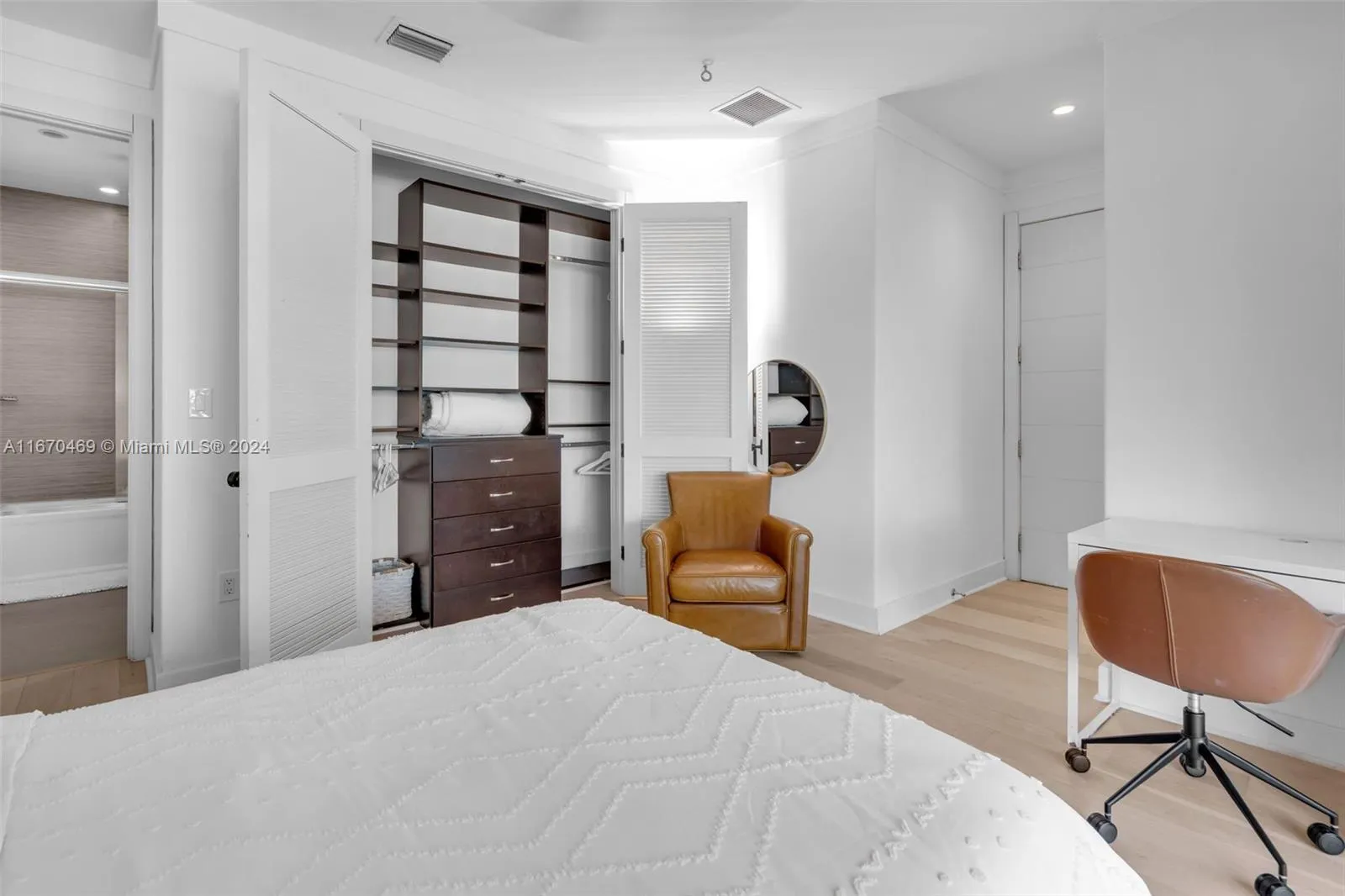 Key Biscayne, Florida 33149, United States, 5 Bedrooms Bedrooms, ,6 BathroomsBathrooms,Residential,Active,90237