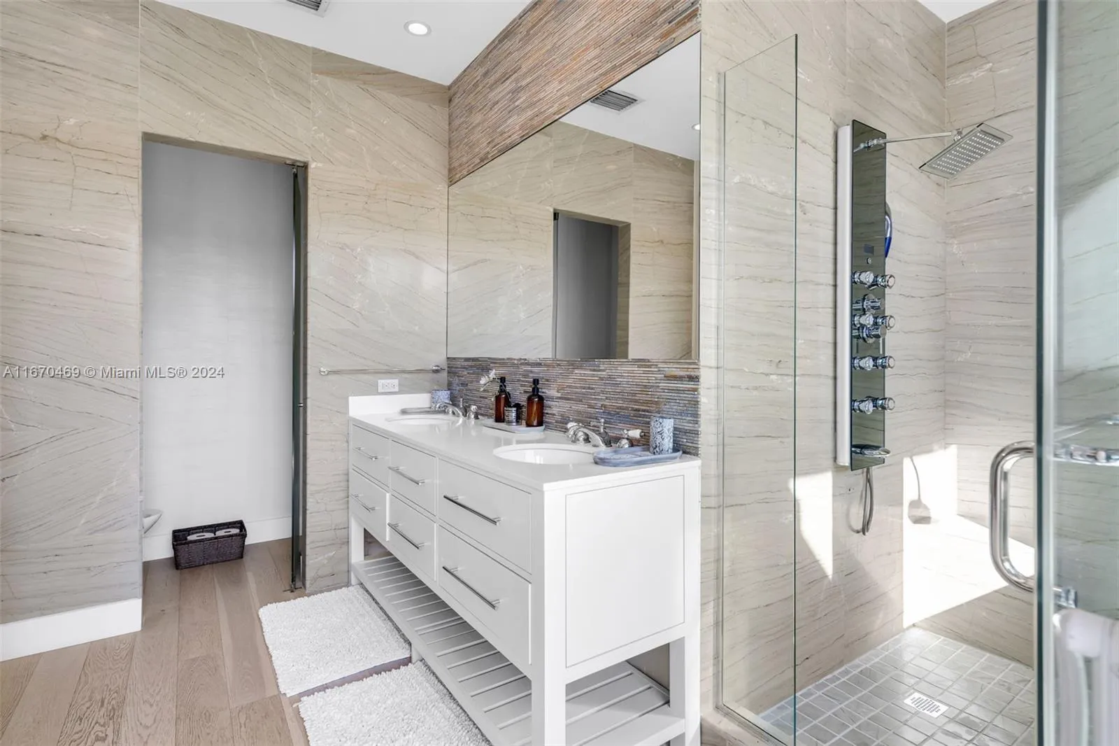 Key Biscayne, Florida 33149, United States, 5 Bedrooms Bedrooms, ,6 BathroomsBathrooms,Residential,Active,90237