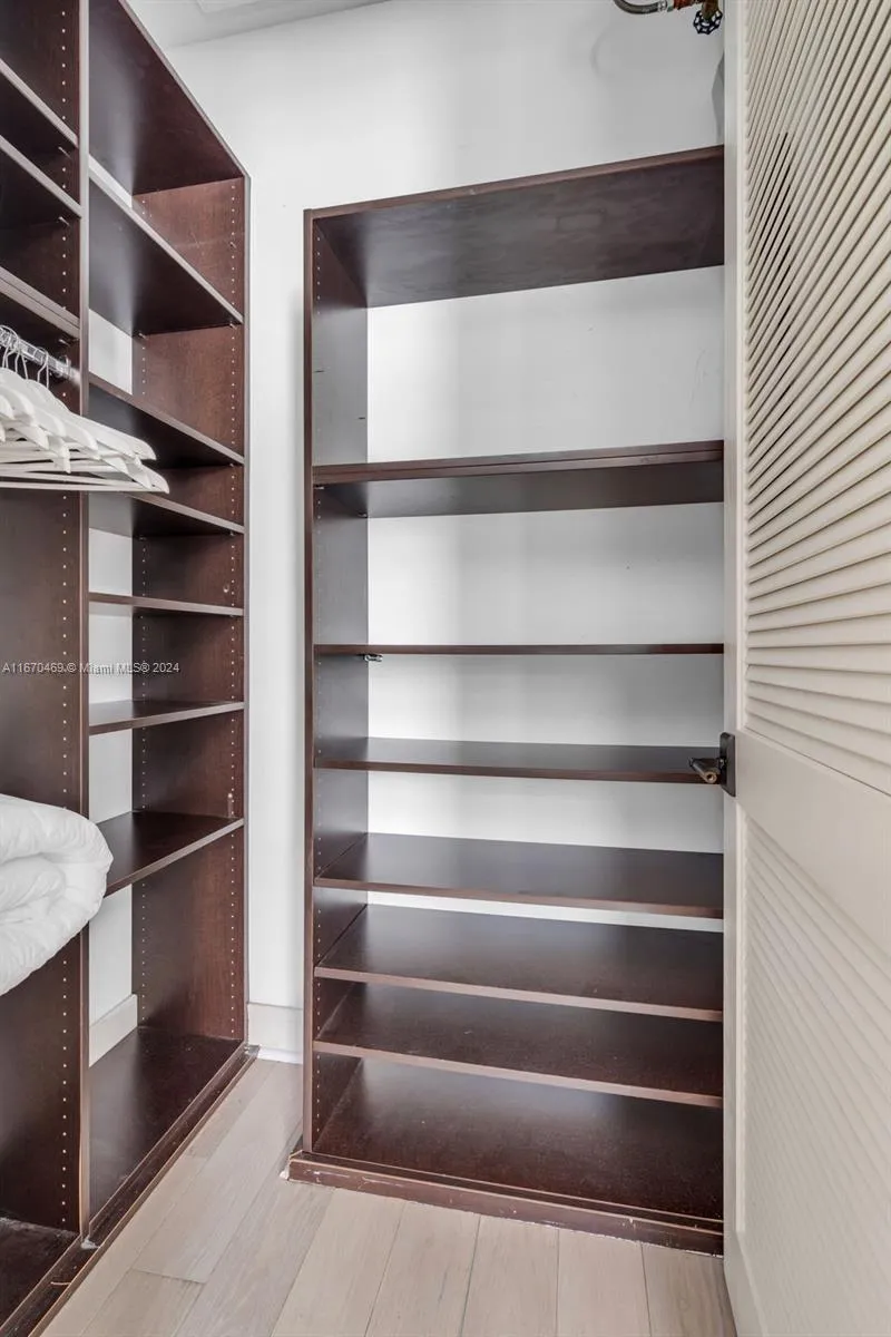 Key Biscayne, Florida 33149, United States, 5 Bedrooms Bedrooms, ,6 BathroomsBathrooms,Residential,Active,90237