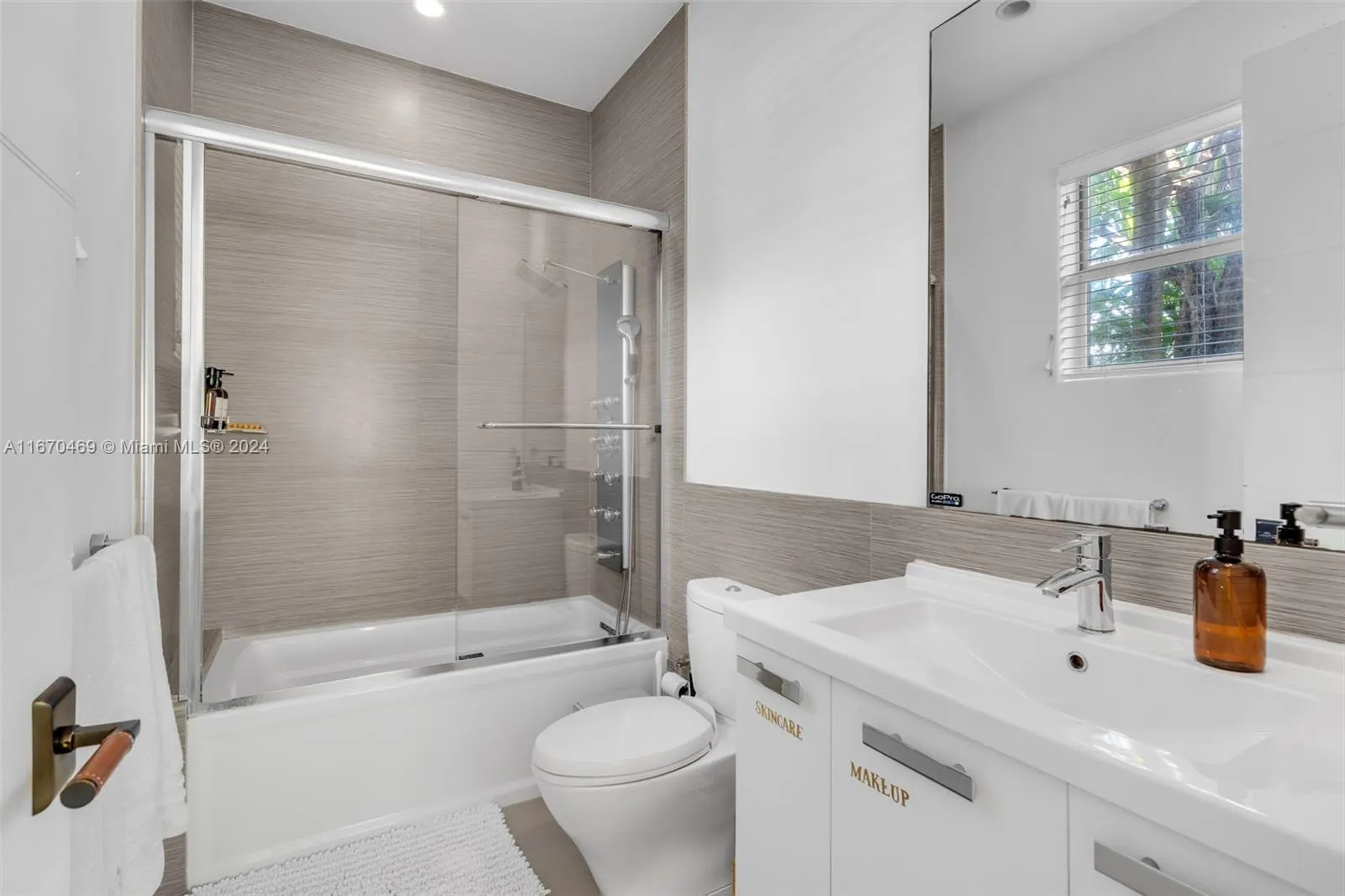 Key Biscayne, Florida 33149, United States, 5 Bedrooms Bedrooms, ,6 BathroomsBathrooms,Residential,Active,90237