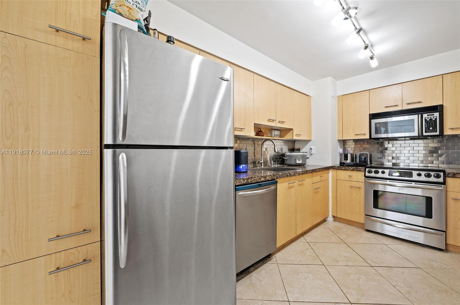 CARLISLE ON THE OCEAN CON - Residential