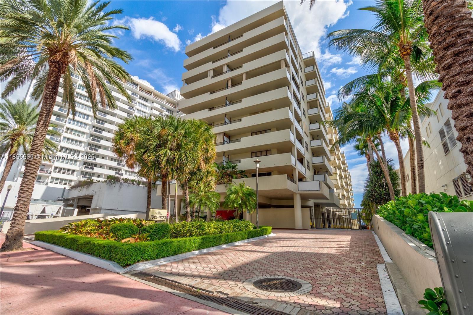 1621 Collins Ave 404