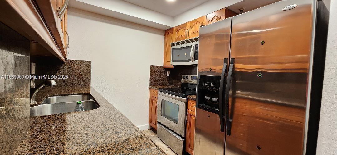 1621 Collins Ave 404