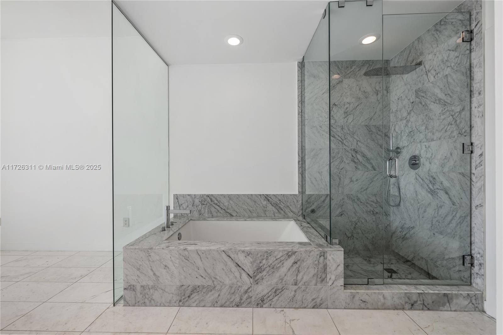 GRAN PARAISO CONDO - Residential